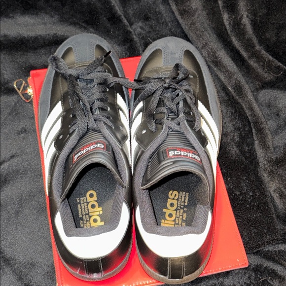 Adidas SAMBAS Black and White INDOOR SOCCER SHOES - Picture 12 of 17